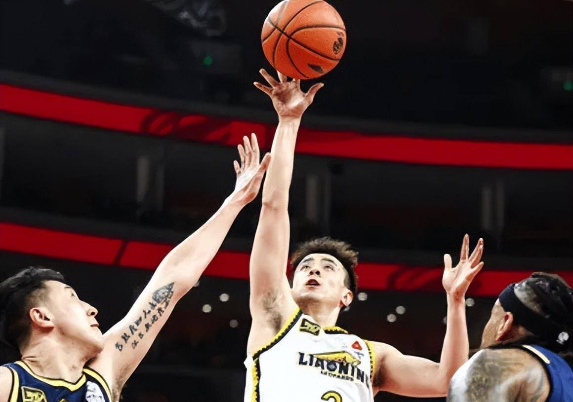 开云体育直播-队内矛盾激化，球员之间关系紧张导致球队战绩下滑