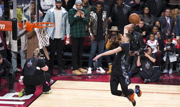 开云体育下载-篮网强势独行侠，拉文完成帽子戏法