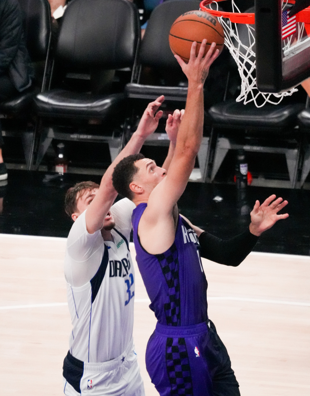 篮网强势独行侠，拉文完成帽子戏法